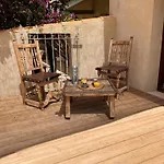 Avec Piscine Quatre Murs Et Un Toit Guest house