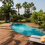 Avec Piscine Quatre Murs Et Un Toit