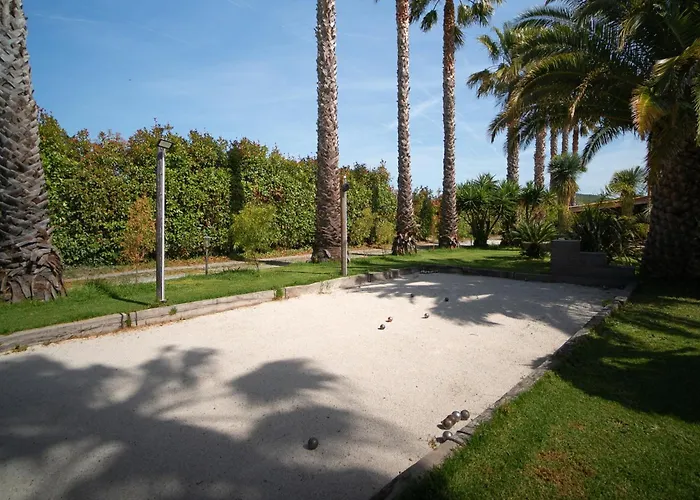 Affittacamere Avec Piscine Quatre Murs Et Un Toit Hyères