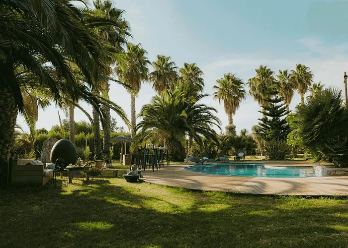 Avec Piscine Quatre Murs Et Un Toit