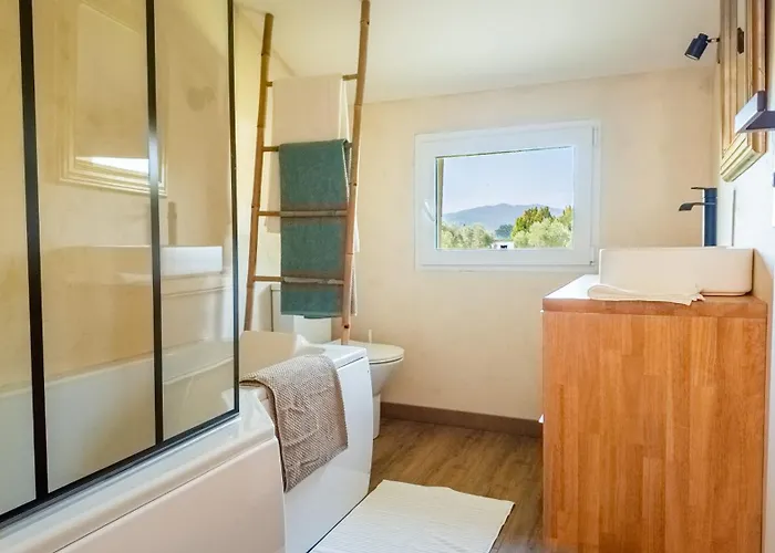 Avec Piscine Quatre Murs Et Un Toit Hyères